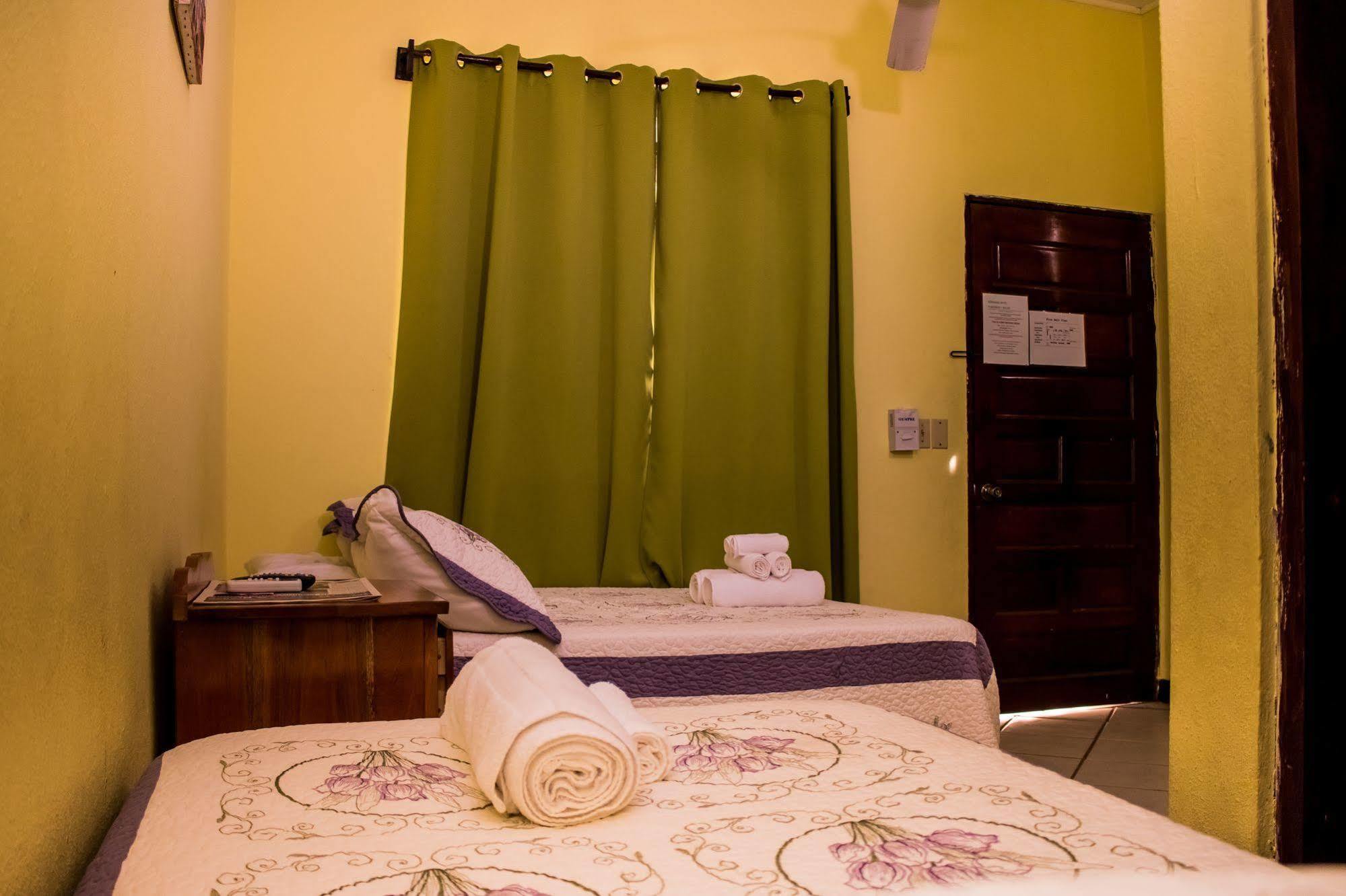 Serenade Hotel Placencia 외부 사진