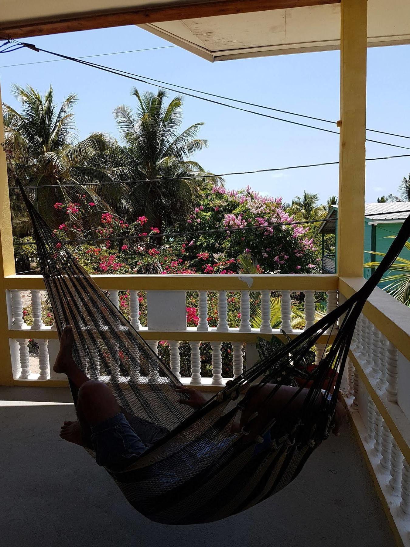 Serenade Hotel Placencia 외부 사진