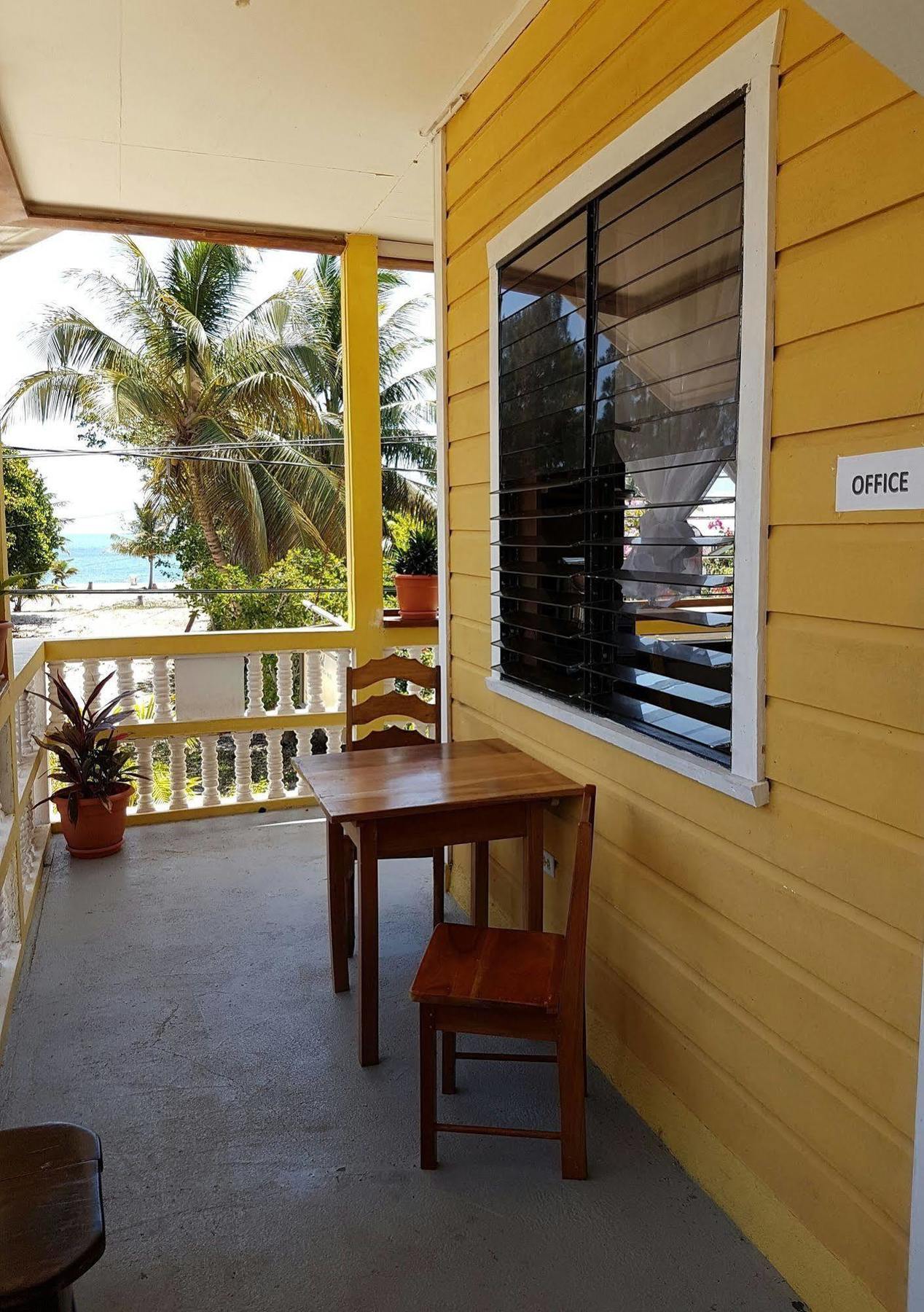 Serenade Hotel Placencia 외부 사진